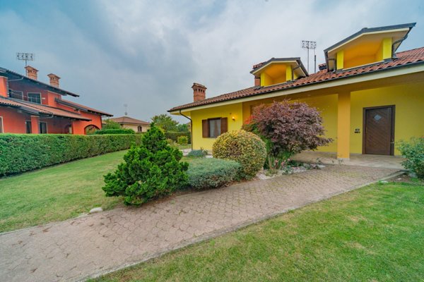 casa indipendente in vendita a Cervasca in zona San Bernardo