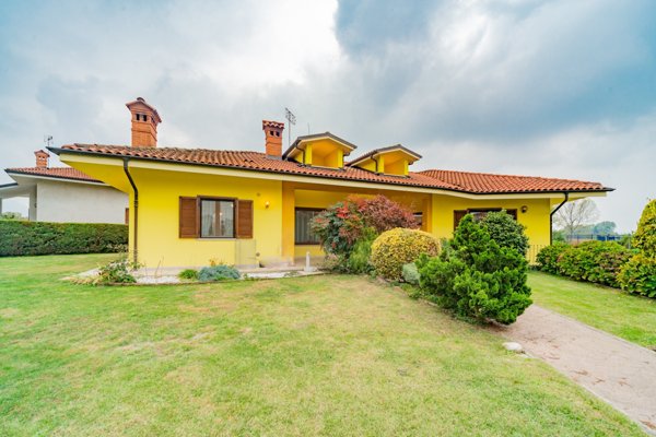 casa indipendente in vendita a Cervasca in zona San Bernardo