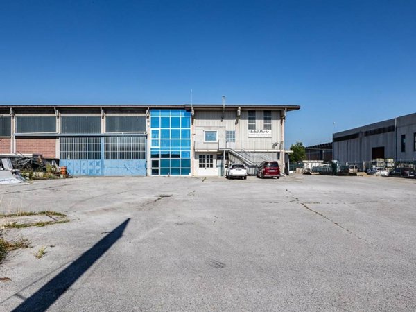 locale commerciale in vendita a Cervasca in zona San Defendente