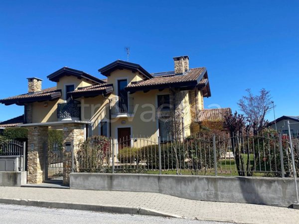casa indipendente in vendita a Cervasca