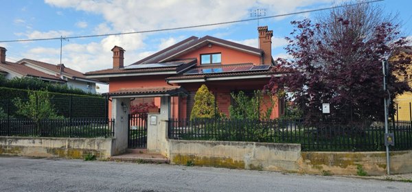 casa indipendente in vendita a Cervasca in zona Santa Croce