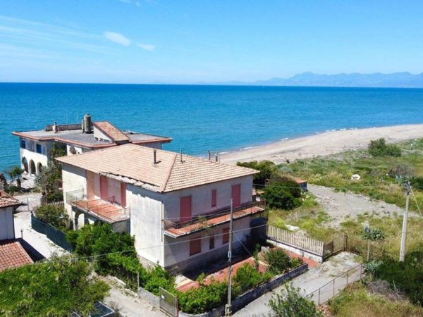 casa indipendente in vendita a Capaccio Paestum in zona Gromola/Foce Sele