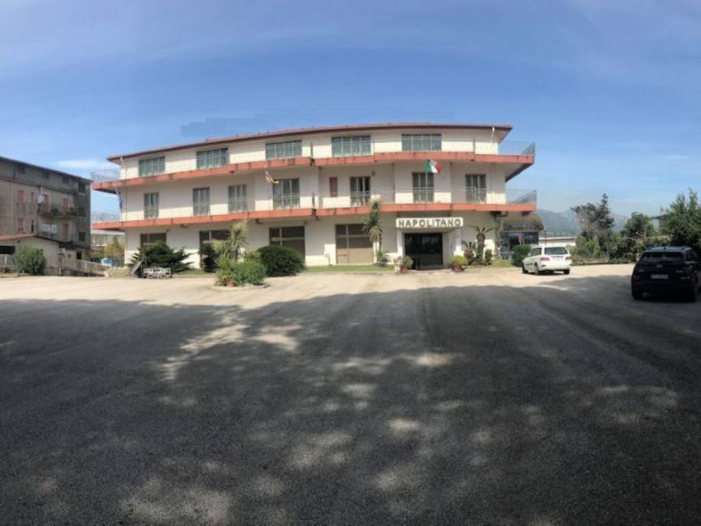 locale commerciale in vendita a Capaccio Paestum