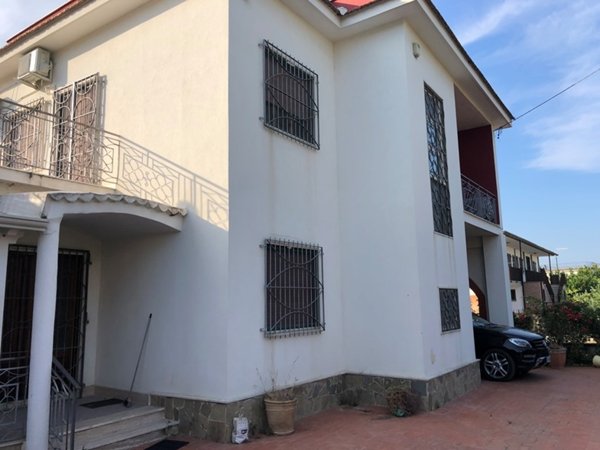 casa indipendente in vendita a Capaccio Paestum in zona Laura