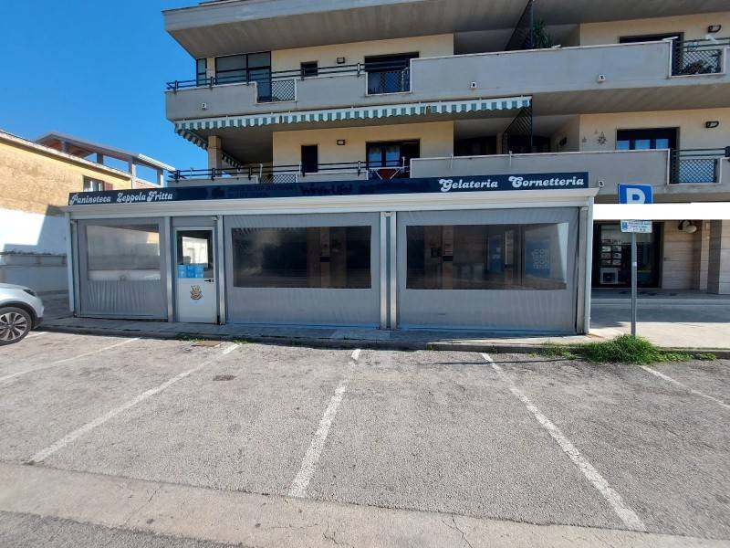 negozio in vendita a Capaccio Paestum in zona Torre/Licinella