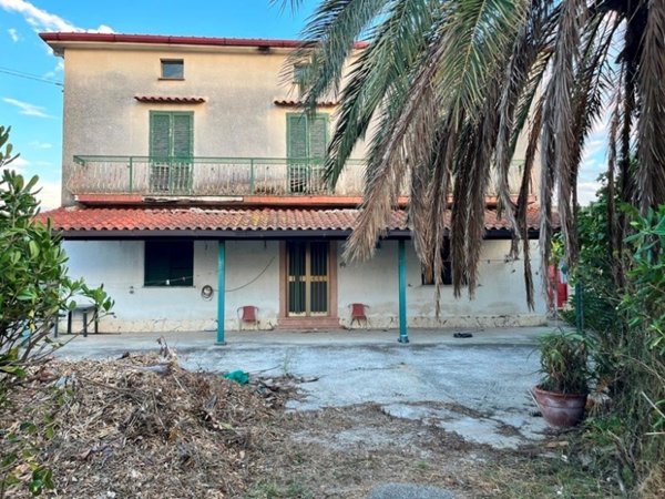 casa indipendente in vendita a Capaccio Paestum in zona Gromola/Foce Sele