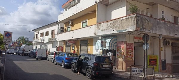 locale commerciale in vendita a Capaccio Paestum in zona Torre/Licinella