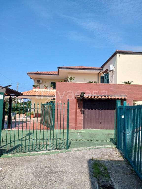 casa indipendente in vendita a Capaccio Paestum in zona Torre/Licinella