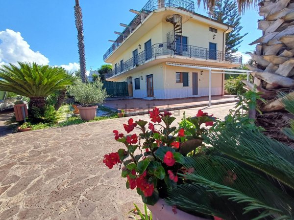 casa indipendente in vendita a Capaccio Paestum