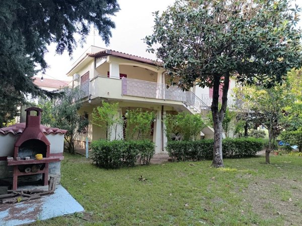 casa indipendente in vendita a Capaccio Paestum in zona Laura