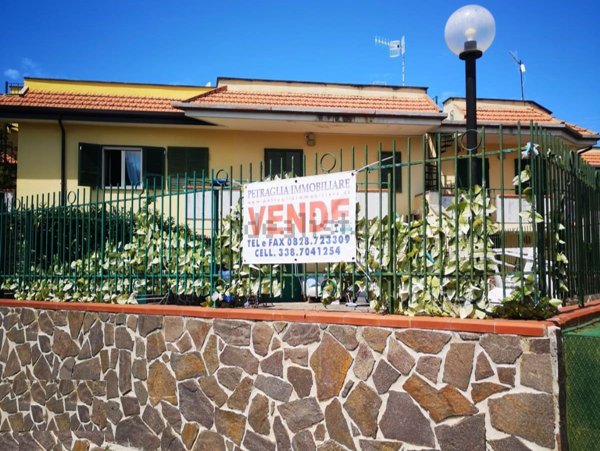 casa indipendente in vendita a Capaccio Paestum in zona Laura