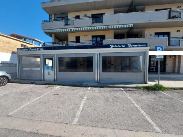 negozio in vendita a Capaccio Paestum in zona Torre/Licinella