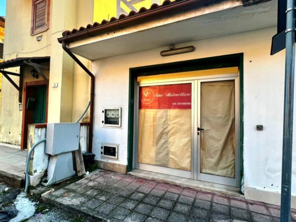 negozio in vendita a Capaccio Paestum