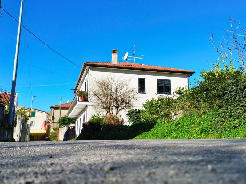 casa indipendente in vendita a Capaccio Paestum in zona Capo di Fiume