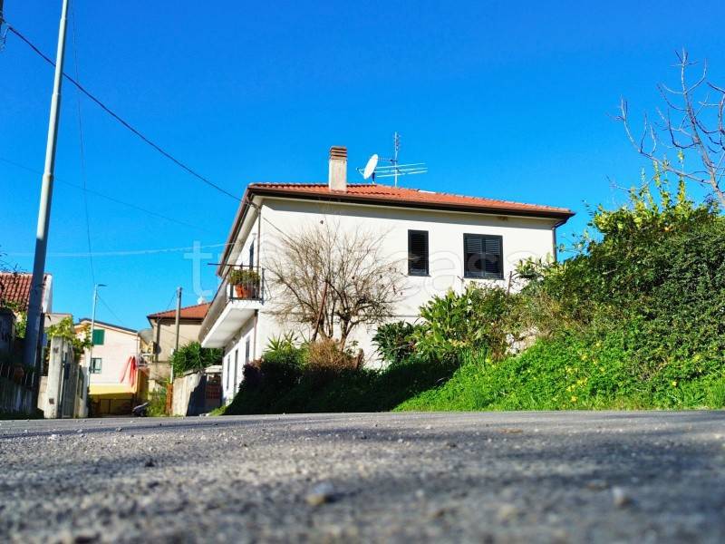 casa indipendente in vendita a Capaccio Paestum in zona Capo di Fiume