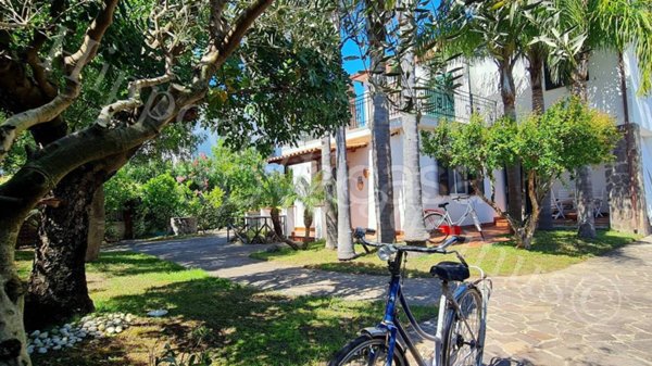 casa indipendente in vendita a Capaccio Paestum in zona Laura