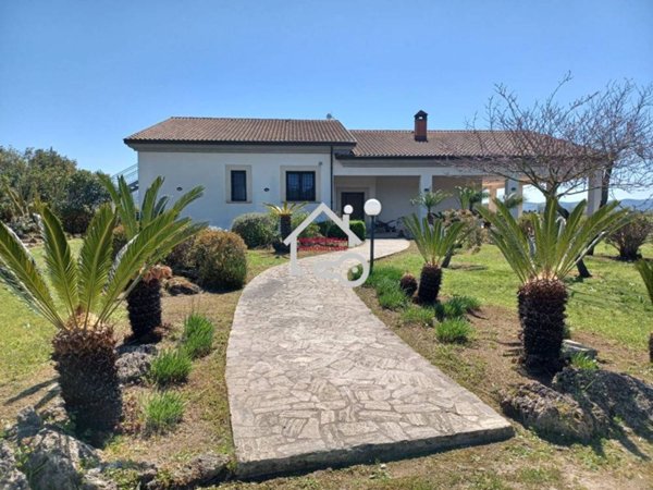 casa indipendente in vendita a Capaccio Paestum in zona Torre/Licinella