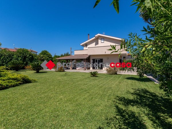 casa indipendente in vendita a Capaccio Paestum in zona Gromola/Foce Sele