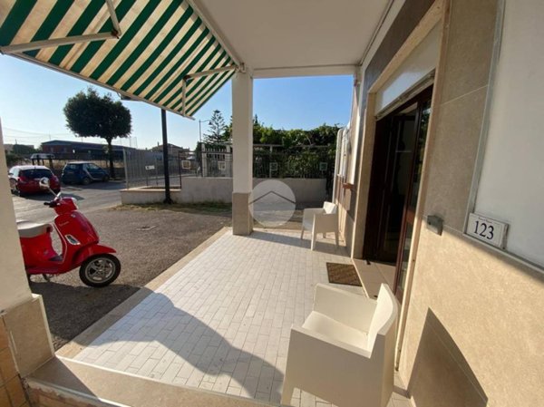 negozio in vendita a Capaccio Paestum in zona Torre/Licinella