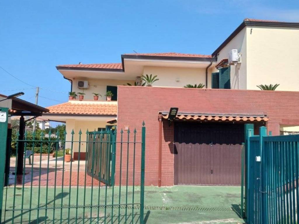 casa indipendente in vendita a Capaccio Paestum in zona Torre/Licinella
