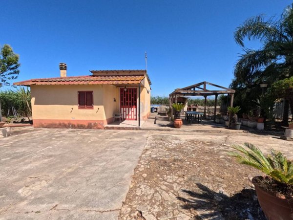 casa indipendente in vendita a Capaccio Paestum in zona Laura