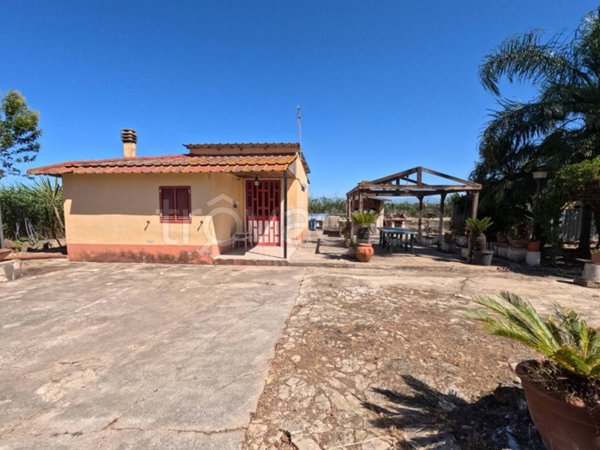 casa indipendente in vendita a Capaccio Paestum in zona Laura