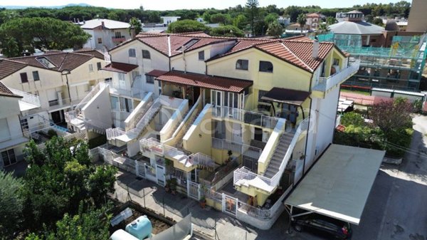 casa indipendente in vendita a Capaccio Paestum in zona Laura