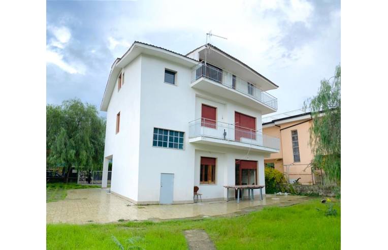intera palazzina in vendita a Capaccio Paestum in zona Torre/Licinella