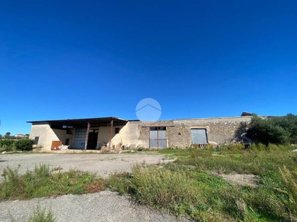 locale commerciale in vendita a Capaccio Paestum