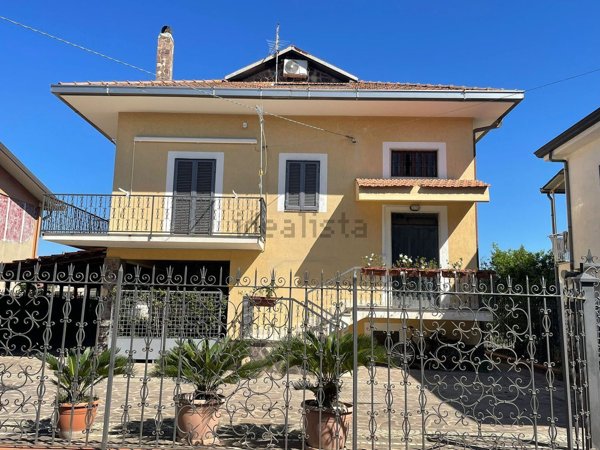 casa indipendente in vendita a Capaccio Paestum in zona Laura