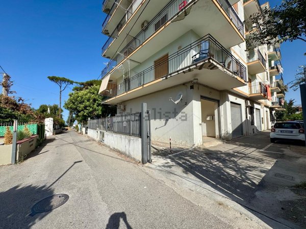 locale commerciale in vendita a Capaccio Paestum in zona Torre/Licinella