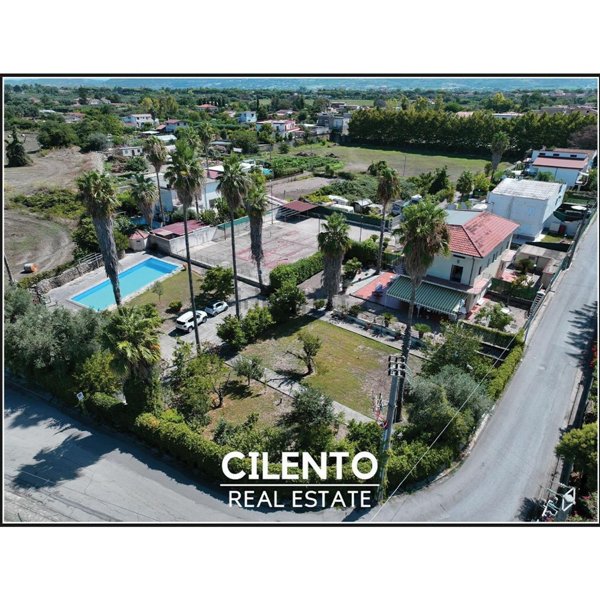 casa indipendente in vendita a Capaccio Paestum in zona Torre/Licinella