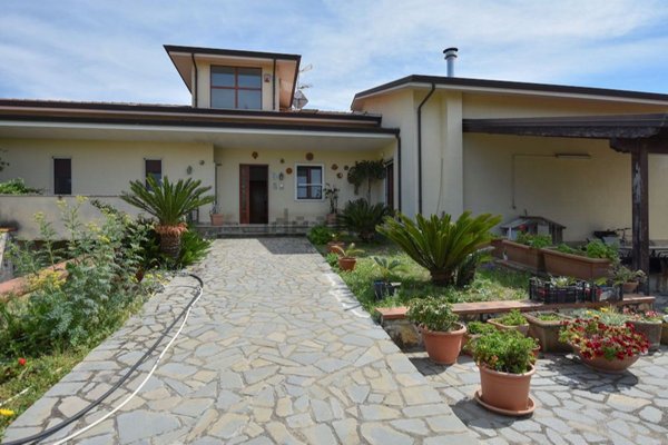 casa indipendente in vendita a Capaccio Paestum in zona Capaccio Scalo