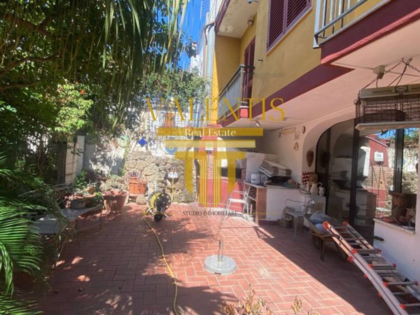 casa indipendente in vendita a Capaccio Paestum in zona Laura