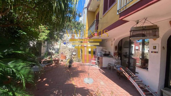 casa indipendente in vendita a Capaccio Paestum in zona Laura