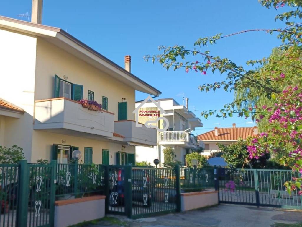 casa indipendente in vendita a Capaccio Paestum in zona Torre/Licinella