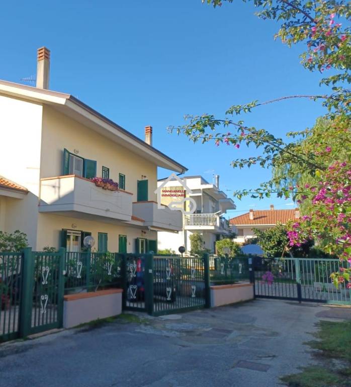 casa indipendente in vendita a Capaccio Paestum in zona Torre/Licinella