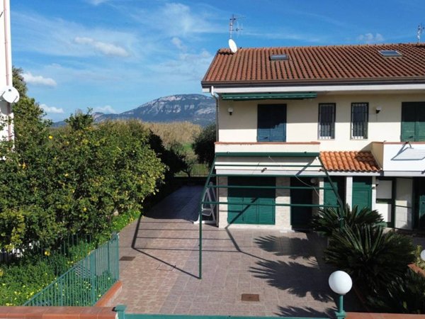 casa indipendente in vendita a Capaccio Paestum in zona Torre/Licinella