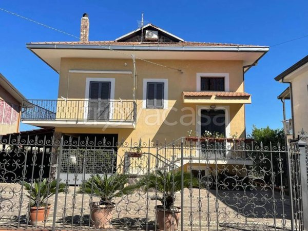 casa indipendente in vendita a Capaccio Paestum in zona Laura