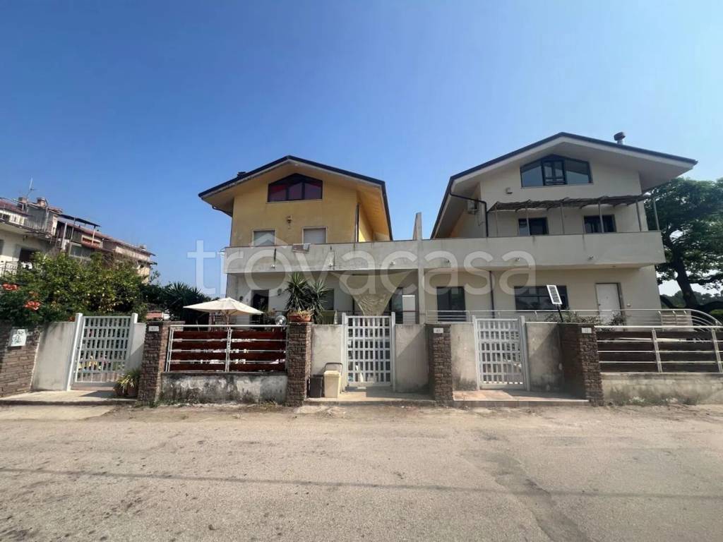 casa indipendente in vendita a Capaccio Paestum in zona Laura