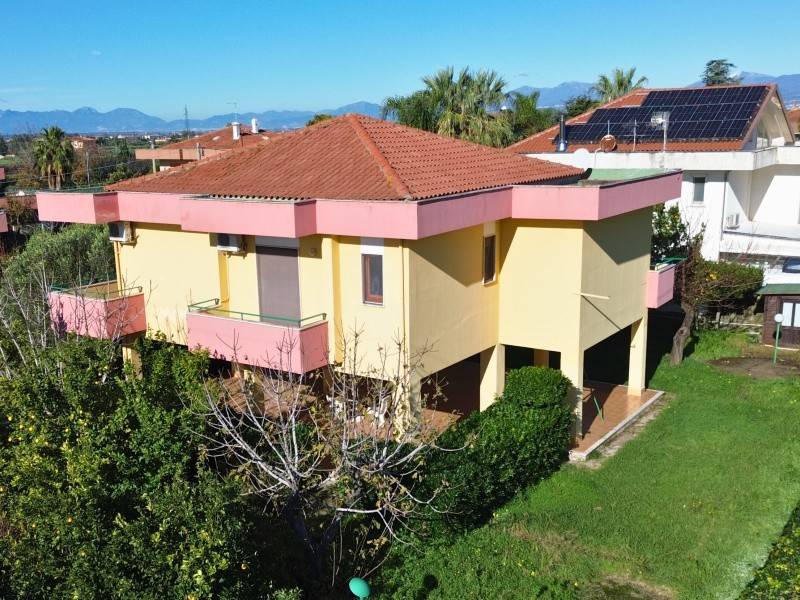 casa indipendente in vendita a Capaccio Paestum