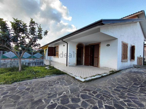 casa indipendente in vendita a Capaccio Paestum in zona Laura