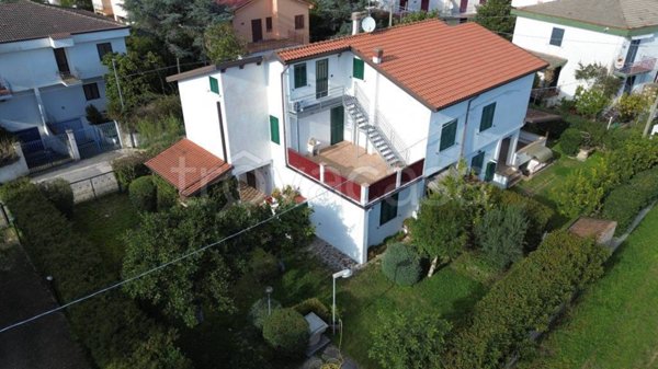 casa indipendente in vendita a Capaccio Paestum in zona Laura