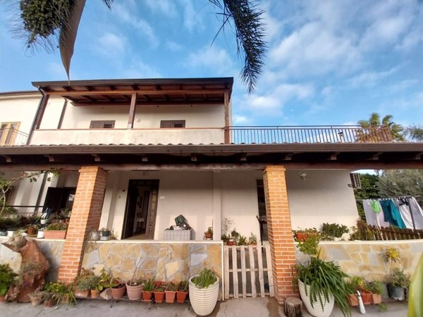 casa indipendente in vendita a Capaccio Paestum in zona Ponte Barizzo