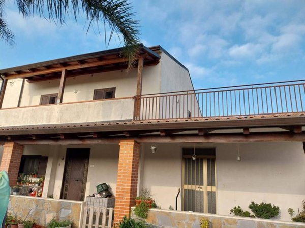 casa indipendente in vendita a Capaccio Paestum in zona Ponte Barizzo