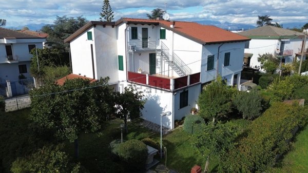 casa indipendente in vendita a Capaccio Paestum in zona Laura