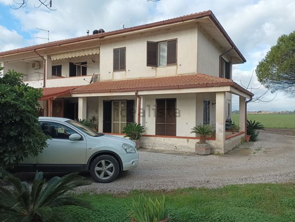 casa indipendente in vendita a Capaccio Paestum in zona Gromola/Foce Sele