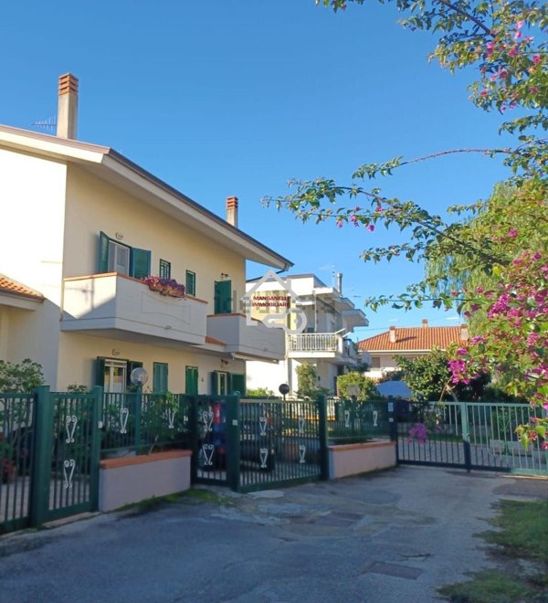 casa indipendente in vendita a Capaccio Paestum in zona Torre/Licinella