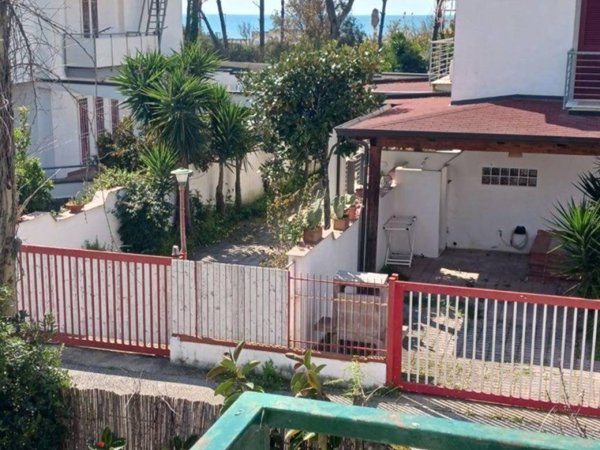 casa indipendente in vendita a Capaccio Paestum in zona Torre/Licinella