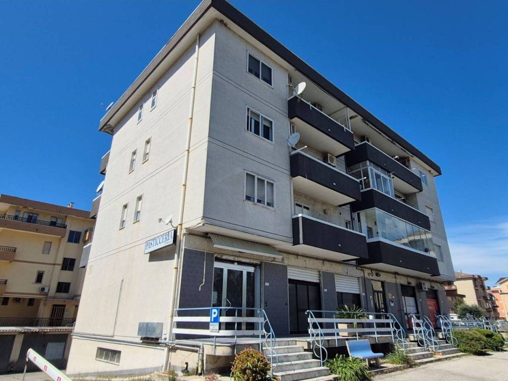 negozio in vendita a Capaccio Paestum in zona Capaccio Scalo